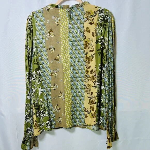 Love You Bunches Boho Floral Blouse Green Patchwork Print Button-Back Sz. Small - Picture 3 of 4